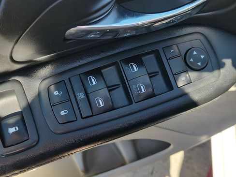 Used 2018 Dodge Grand Caravan SE FWD image 20