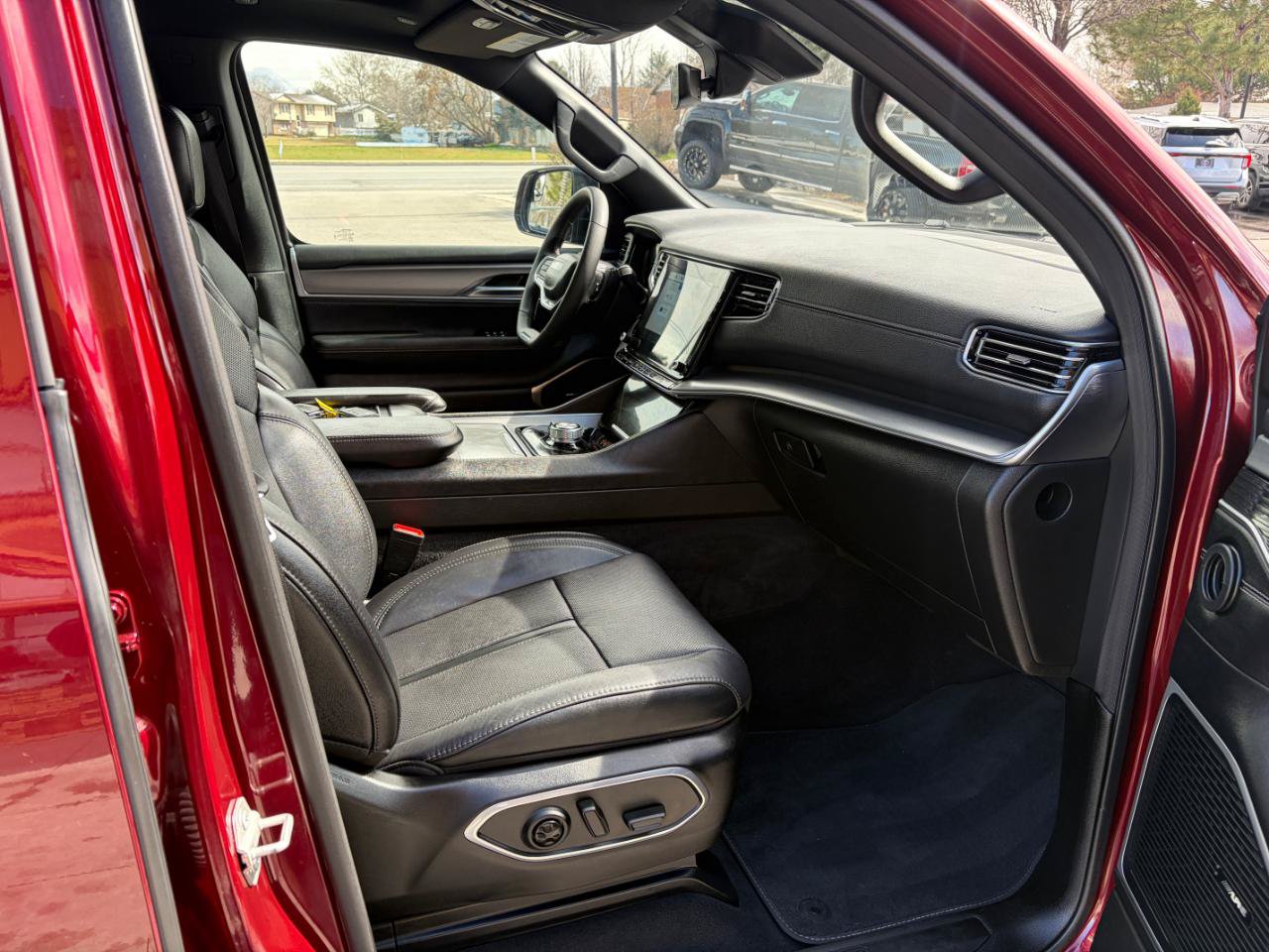 Used 2024 Jeep Wagoneer Series II AWD/4WD image 9