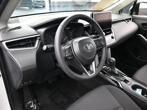 Used 2024 Toyota Corolla Cross LE FWD image 10