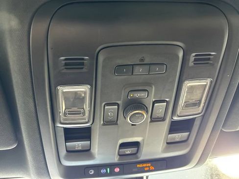 Used 2022 Chevrolet Suburban Premier AWD/4WD image 49
