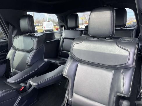 Certified 2025 Ford Expedition Platinum w/ Stealth Appearance Package image 29