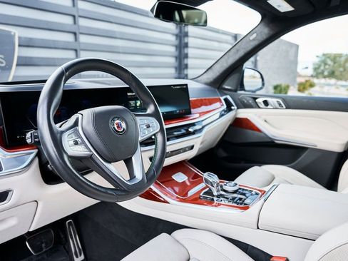 Used 2024 BMW ALPINA XB7 image 2