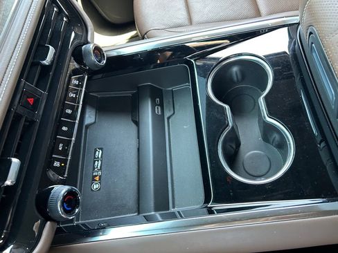 Certified 2025 Chevrolet Suburban High Country image 40