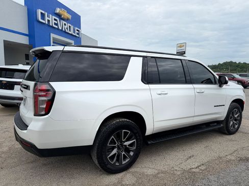 Used 2024 Chevrolet Suburban Z71 w/ Luxury Package AWD/4WD image 2