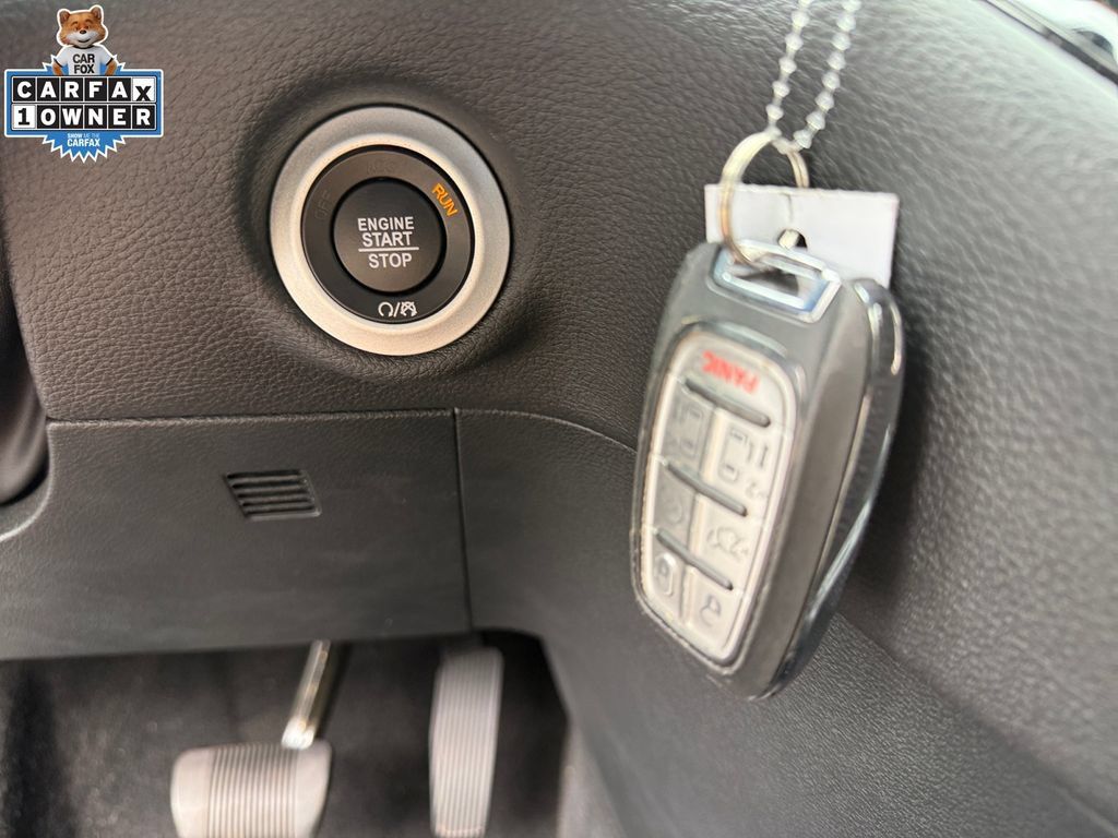Used 2025 Chrysler Pacifica Select AWD/4WD image 30
