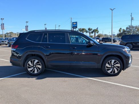 Used 2024 Volkswagen Atlas SE image 3