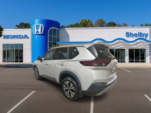 Used 2022 Nissan Rogue SV image 6