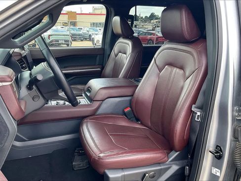 Used 2024 Ford Expedition Limited image 11