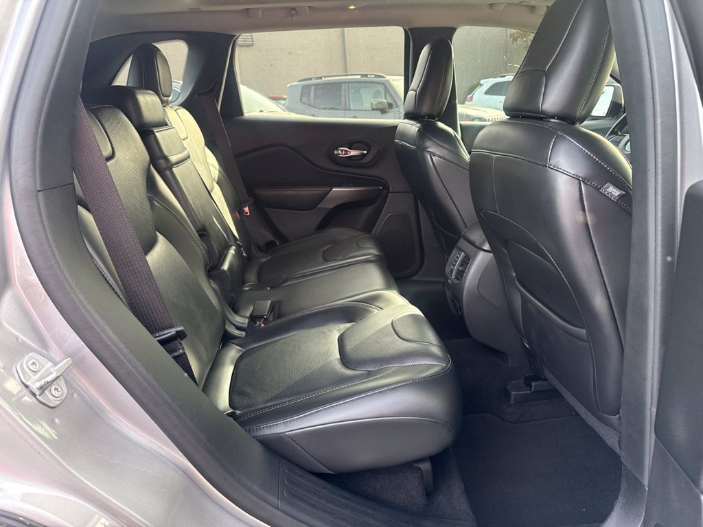 Used 2019 Jeep Cherokee Limited w/ Luxury Group AWD/4WD image 9