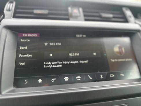 Used 2020 Land Rover Discovery SE image 17