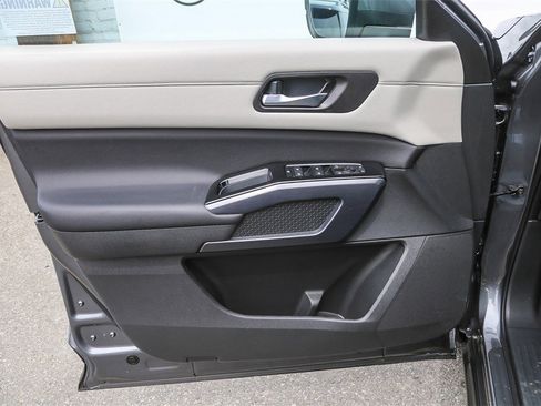 Certified 2024 Nissan Pathfinder SL w/ SL Premium Package image 19