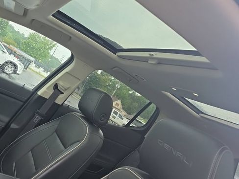 Used 2021 GMC Acadia Denali w/ Denali Ultimate Package AWD/4WD image 4