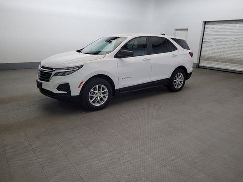 Used 2023 Chevrolet Equinox LS w/ LS Convenience Package AWD/4WD image 2