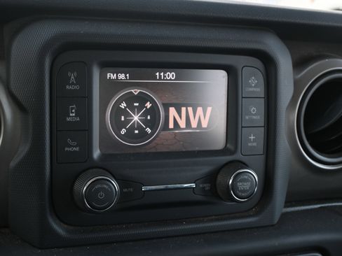 Used 2021 Jeep Gladiator Sport image 8
