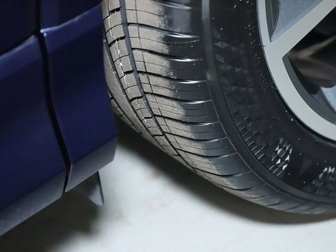 Used 2024 Audi Q4 e-tron Premium w/ Convenience Package image 36