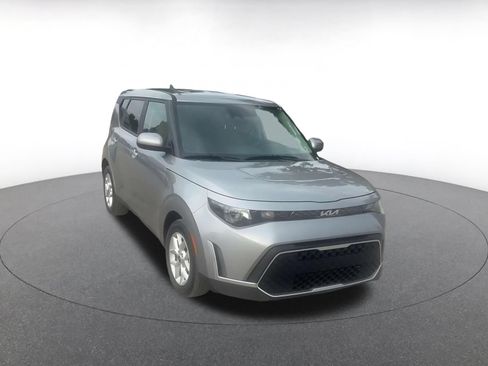 Used 2025 Kia Soul LX w/ LX Technology Package FWD image 3