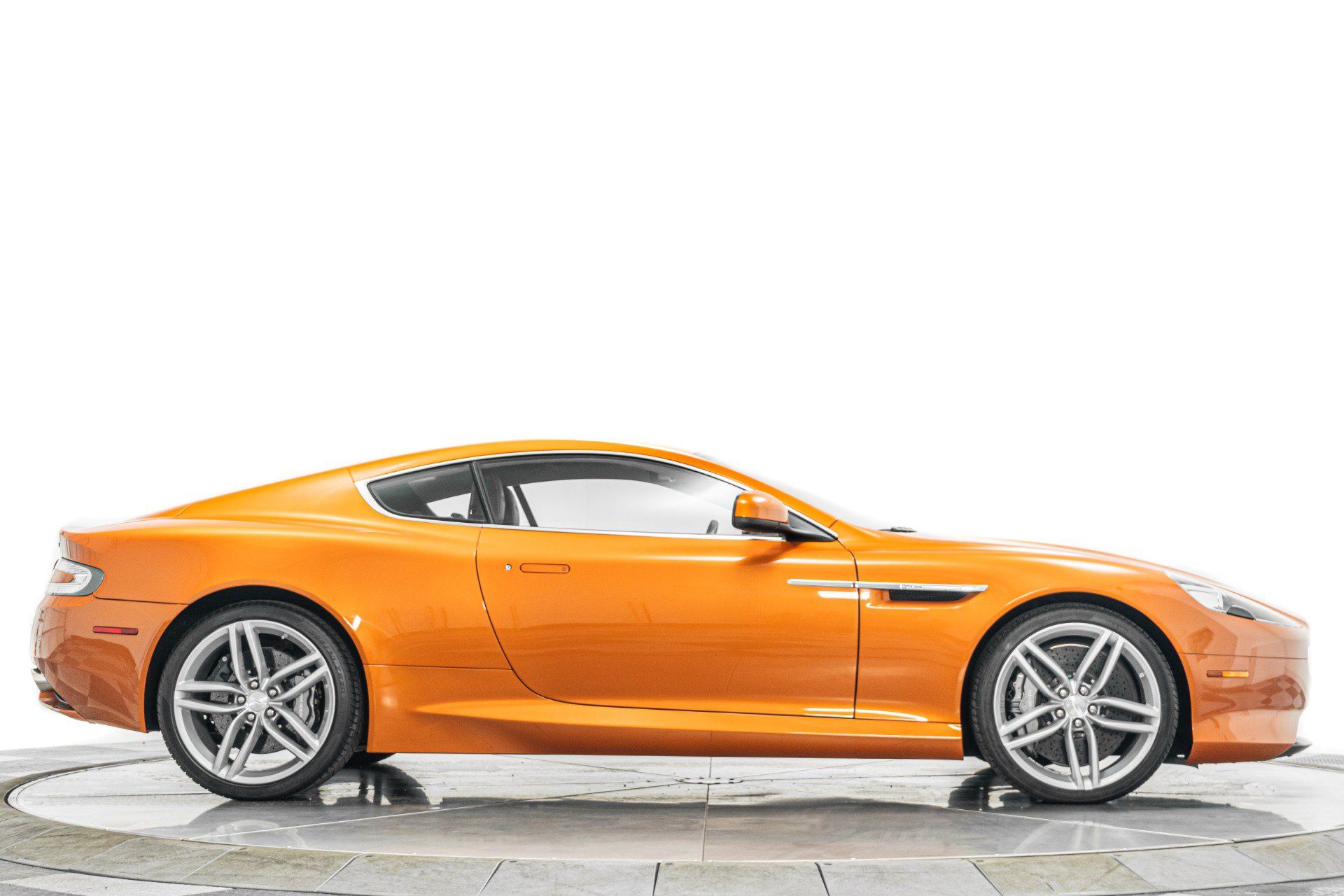 Used 2012 Aston Martin Virage Coupe RWD image 45