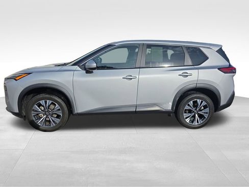 Used 2023 Nissan Rogue SV image 2