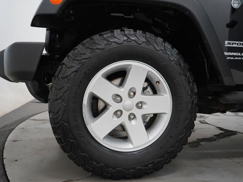 Used 2018 Jeep Wrangler Unlimited Sport S image 26