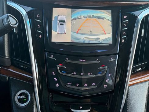 Used 2016 Cadillac Escalade Luxury AWD/4WD image 12