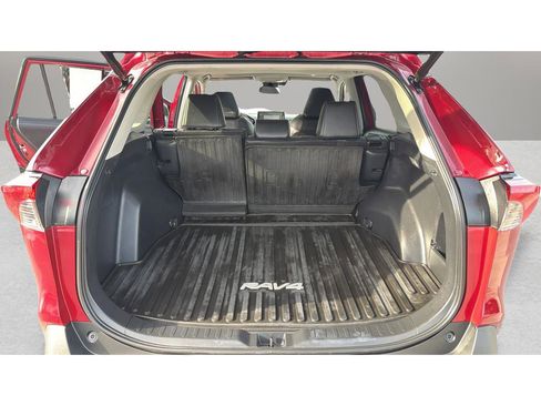 Used 2020 Toyota RAV4 XLE Premium image 19