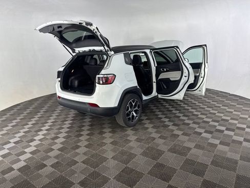 Used 2025 Jeep Compass Limited AWD/4WD image 18