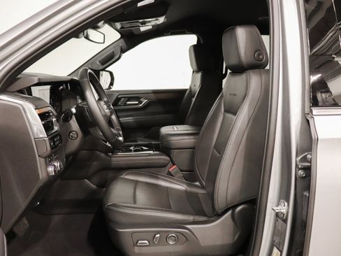 Used 2025 GMC Yukon XL Denali AWD/4WD image 14