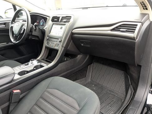 Used 2018 Ford Fusion SE w/ Fusion SE Technology Package FWD image 14