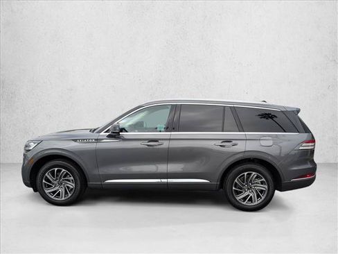 Used 2023 Lincoln Aviator AWD w/ Class IV Trailer Tow Package image 9