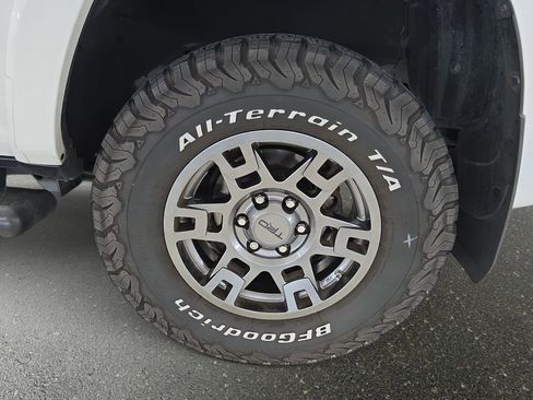 Used 2020 Toyota 4Runner Venture w/ Moonroof Package image 31