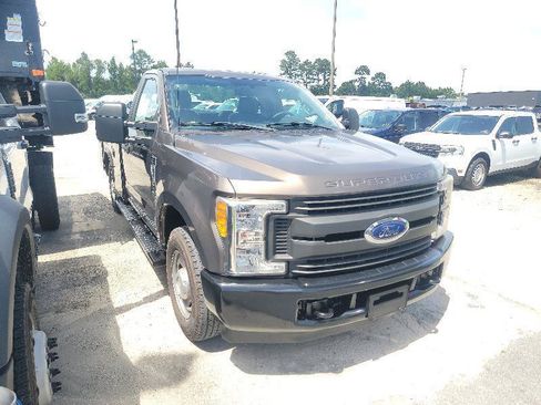 Used 2017 Ford F250 XL RWD image 2