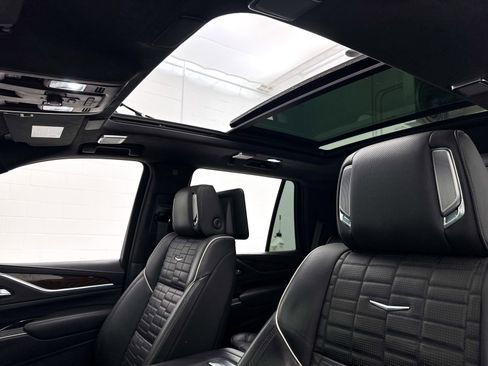 Used 2021 Cadillac Escalade Sport Platinum image 4