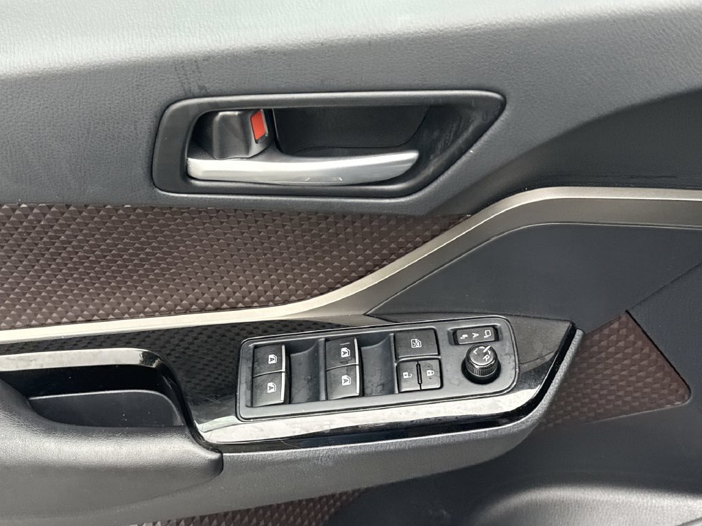 Used 2019 Toyota C-HR Limited FWD image 15