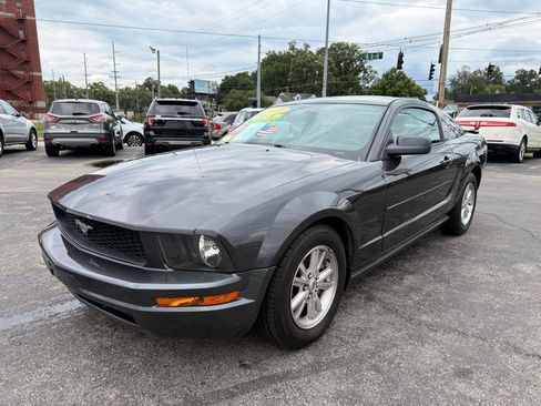 Used 2007 Ford Mustang Premium RWD image 3