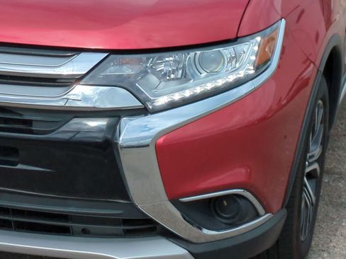 Used 2018 Mitsubishi Outlander ES AWD/4WD image 9