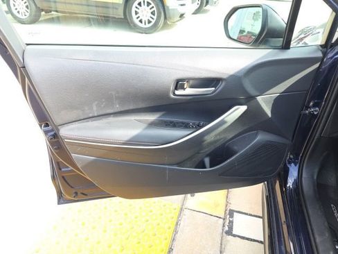 Used 2025 Toyota Corolla SE w/ SE Premium Package FWD image 11