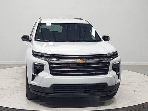 Used 2025 Chevrolet Traverse LT AWD/4WD image 2