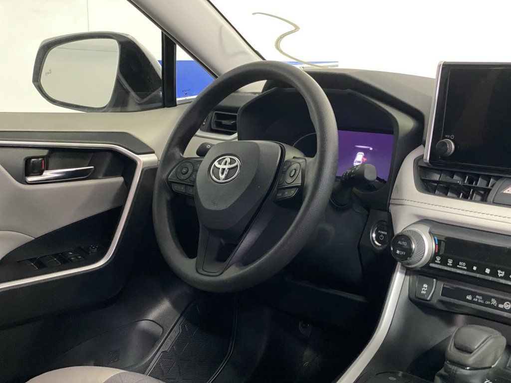 Used 2024 Toyota RAV4 XLE AWD/4WD image 10