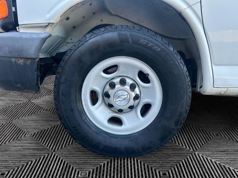 Used 2014 Chevrolet Express 3500 RWD image 14