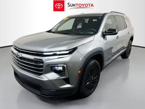 Used 2026 Chevrolet Traverse LT FWD image 9