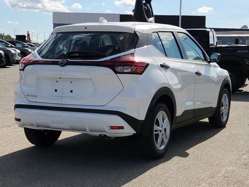 New 2025 Nissan Kicks Play S image 3
