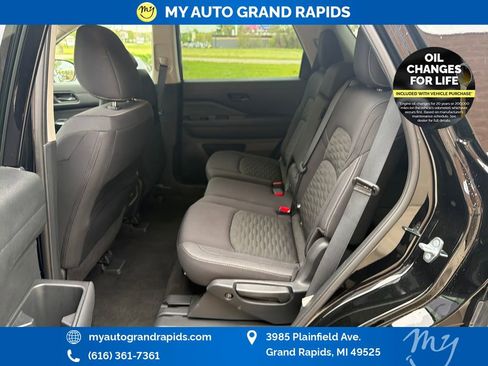 Used 2025 Nissan Pathfinder SV AWD/4WD image 27