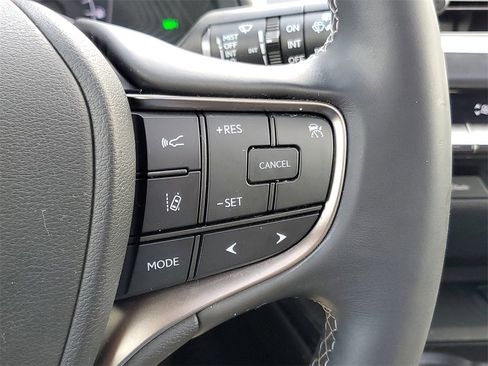 Used 2019 Lexus UX 200 image 22