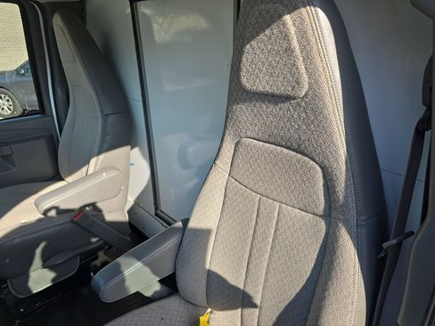 Used 2018 Chevrolet Express 3500 w/ Power Convenience Package image 15