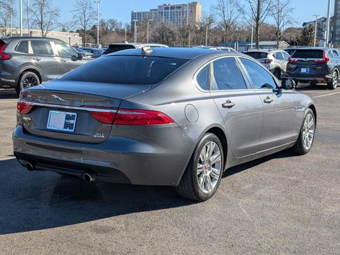Used 2017 Jaguar XF Premium image 9