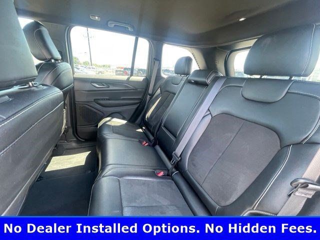 Used 2025 Jeep Grand Cherokee Altitude AWD/4WD image 6