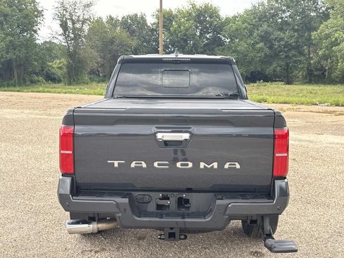 Used 2025 Toyota Tacoma Limited AWD/4WD image 4