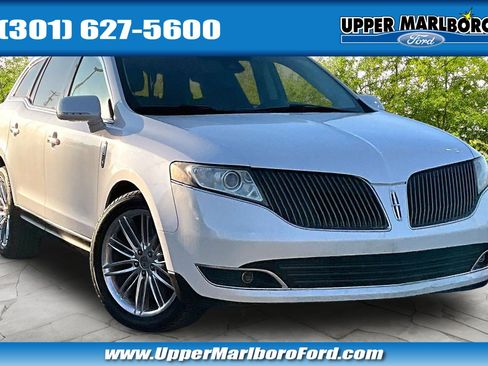 Used 2013 Lincoln MKT AWD image 1