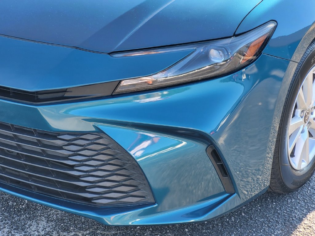 Used 2025 Toyota Camry LE FWD image 6
