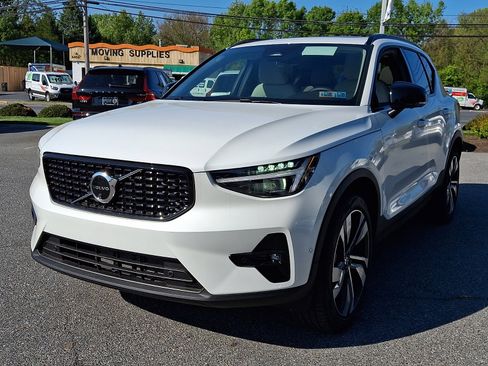 New 2026 Volvo XC40 B5 Plus w/ Climate Package AWD/4WD image 2